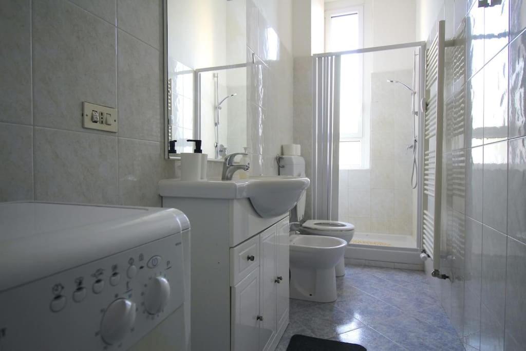 Splendido Bilocale A 4 Fermate Dal Duomo Apartment Milan Bagian luar foto